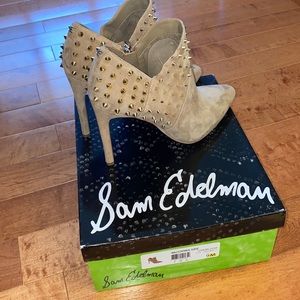 COPY - Brand new Sam Edelman Wally oatmeal suede booties